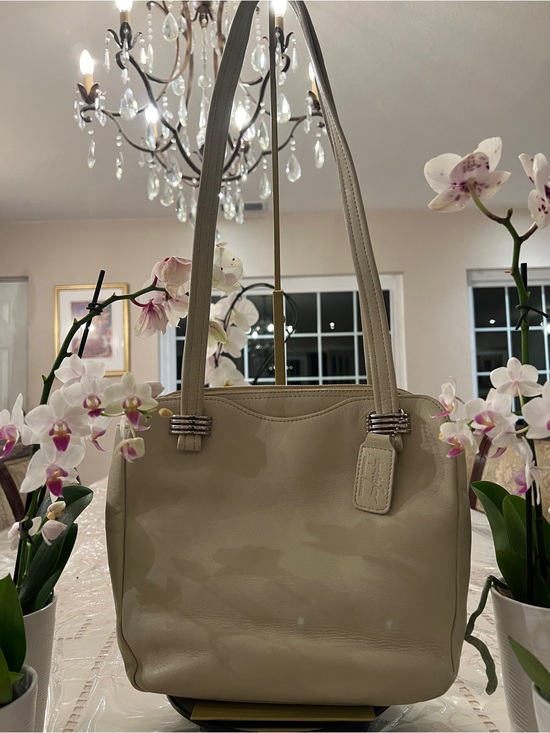 Jacqueline Ferrar Handbags - Jacqueline Ferrar Genuine Leather Ivory Shoulder Bag | Classic Purse